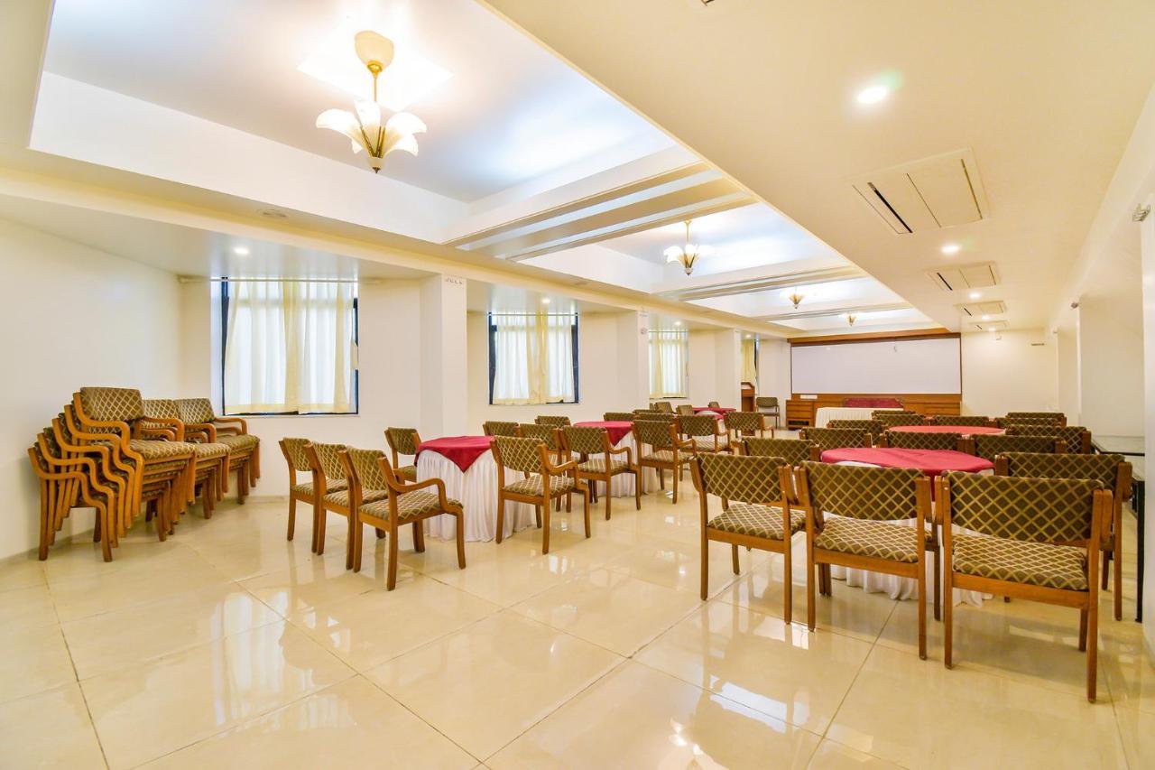 Hotel Ashish Plaza Poona Buitenkant foto