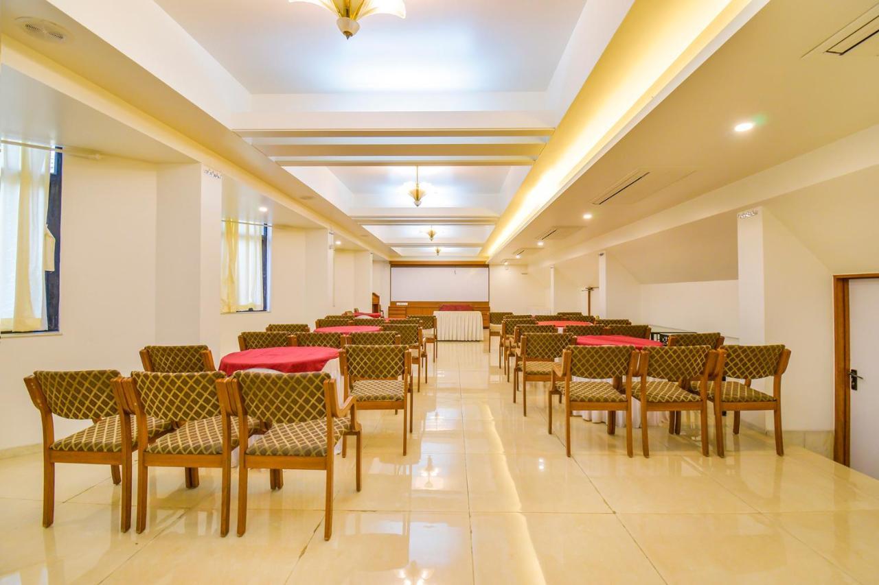 Hotel Ashish Plaza Poona Buitenkant foto